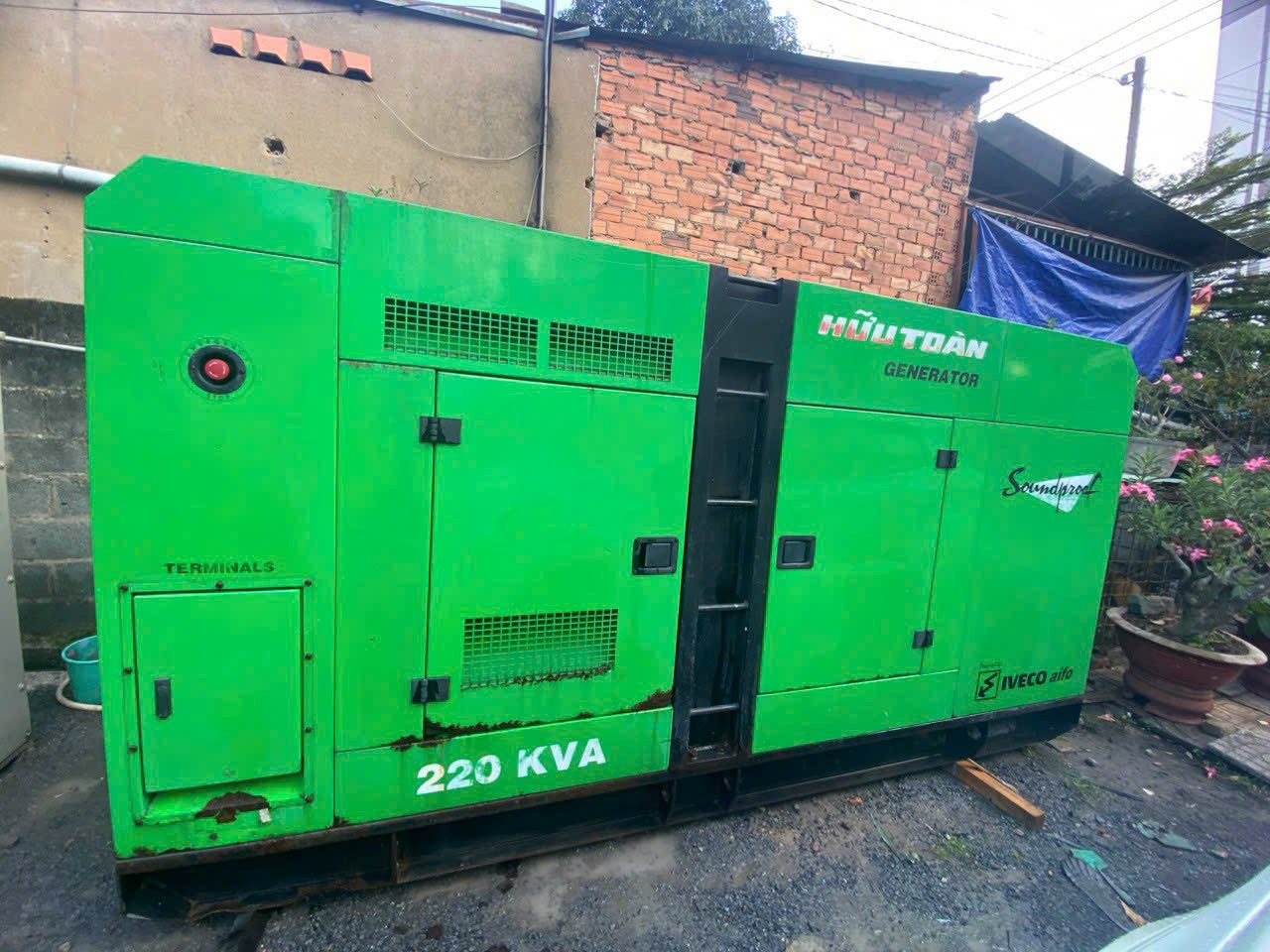 Máy phát điện 3 Pha 220kVA